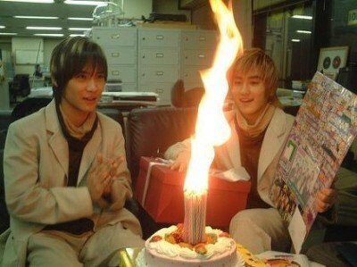 생일 케이크 축하 활활 불타는 장면 케잌