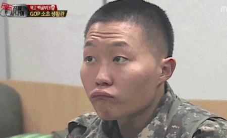 여긴어디 난누구 어리버리 두리번 군인 신병 황당 표정 어색 전입 병사 백골부대