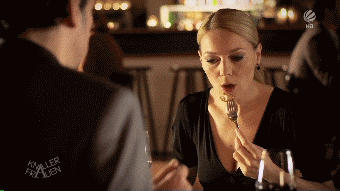 뜨거워 음식 다시 뱉어 우웩 싫어 여자 움짤