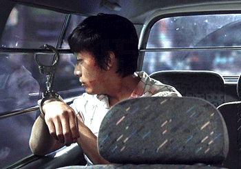 경찰 철컹 범죄 수갑 잡혀가는 호송 검거 하정우 살인마