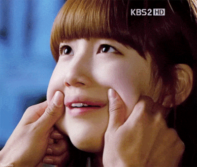 수지 볼따구 볼꼬집 양손으로 귀여운 흔들 도리 볼꼬집기 심쿵