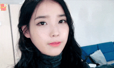 아이유 손인사 흔들 안녕 빠잉 하이 빠빠이 손흔들