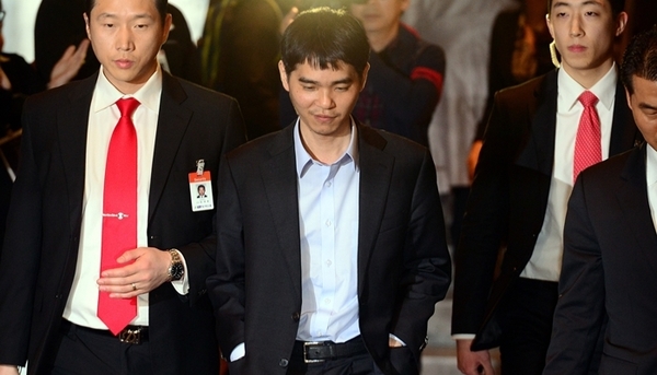 이세돌 알파고 이기고 나올때 웃음 주머니손 멋찜 용자 역대급 인공지능 승리