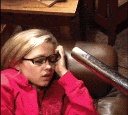 자는 여동생 청소기 입술 빨아당기는 깜놀 놀람 놀라는 장난