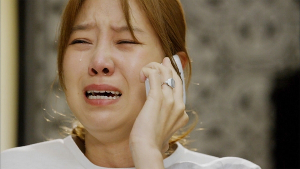 전화 눈물 오열 슬픔 고통 아픔 안습 우는 여자