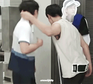 일로와 따라나와 끌려나가는 멱살 뒷목 꺼져 잡혀가는