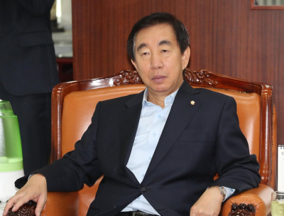 김성태 자한당 표정 정치 TV꺼라 화남 기분나빠 쓰레기