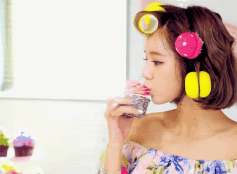 아이스크림 입술 혀로 먹는 여자 섹시 혓바닥