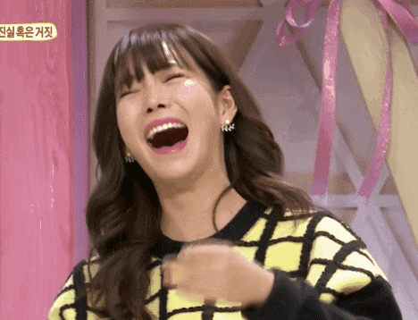 웃음 빵터진 재미 웃겨 박수치며 웃는모습 활짝 