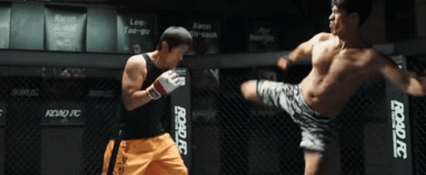 싸움 하이킥 한방 다운 ko 발차기 꺼져 UFC 로드FC 격투기 영화 이병헌