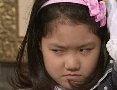 빵꾸똥꾸 째려보는 눈빛 화난 모습 열받아 야리는