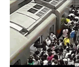 지하철 지옥철 사람 좀비 밀림 뜻밖의 당황 황당 못나가 쓸려서 들어감