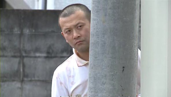 남자 변태 숨어서 눈빛 쳐다보는 바라보는 뒤에서 지켜본다 애잔