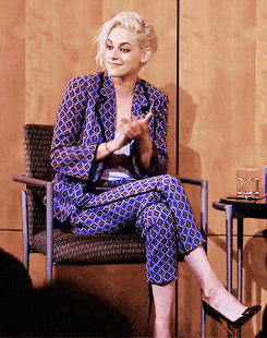 박수 뻑큐 손가락 욕 윙크 욕하면서 칭찬