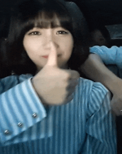 엄지척 오마이걸 비니 예쁜 끼부림 뽀뽀 키스