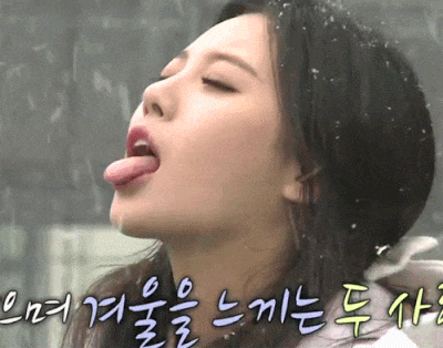 겨울 눈 혀 눈먹는 아이돌 여자 눈오는날 혓바닥
