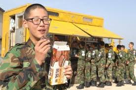 군대 군인 PX 과자 몽쉘통통 행복 좋음 좋아 기쁨