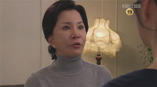 시어머니 며느리 시댁 결혼 시월드 표독 시댁 짜증 괴롭히기 괴로운 인상