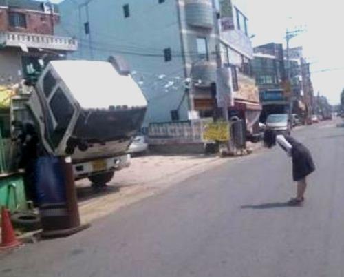 사과 트럭 여고생 꾸뻑 인사 안녕 예의 안녕하세요