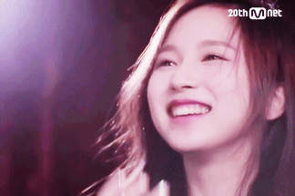 트와이스 미나 활짝 미소 웃는 예쁜 입가리고