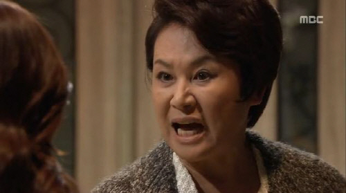 시어머니 독한 무서운 표정 독설 니가 업신 감히 분노 화남 열받아