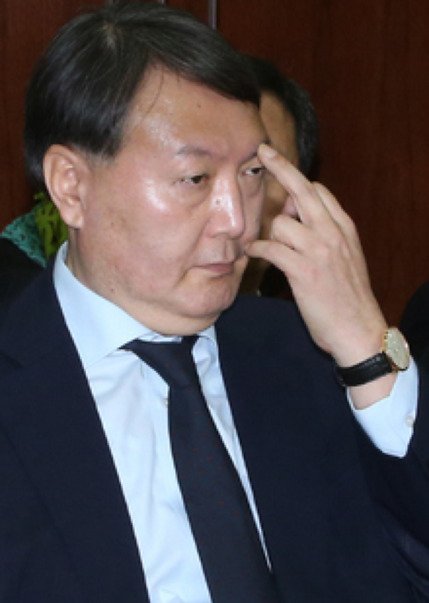 윤석렬 윤석열  손가락질 손으로 지적 윤짜장 검찰총장 손가락욕