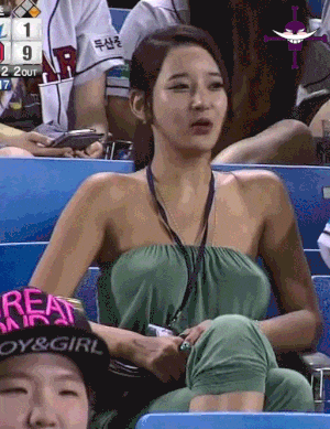 두산 응원녀 레전드 야구 관중 레전드 응원하는