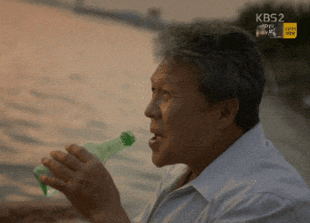 주식 망함 한강 소주 헛웃음 천호진 병나발 소주병 코인 떡락 허망 허탈