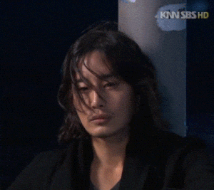 고독 청승 대학교 복학생 혼자 분위기 잡는 술자리 사춘기 슬픔