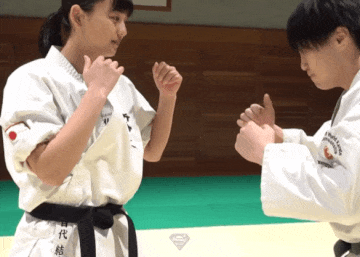 명치 명존쎄 여고생 공수도 가라데 극진 복근 단련