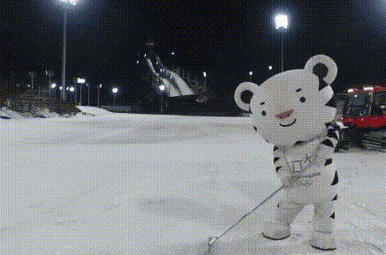 윤석열 밭갈이 트렉터 삽질 평창 수호랑 정치