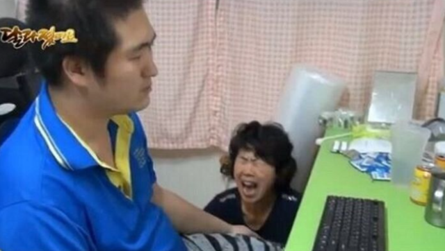 엄마 컴퓨터 제발 나가