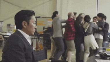 하정우 싸움 혼란 여긴어디 나는 누구 멍때리는 옆에서 싸우는데 가만히 있는 모습