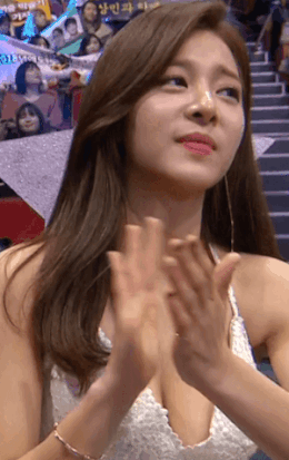 박수 시상식 예쁜 혀낼름 귀여운 드레스 설인아