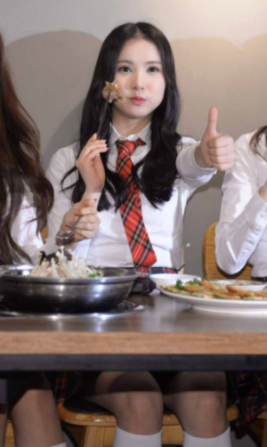 엄지척 좋아 굿 여자친구 은하 음식 맛있어 합격