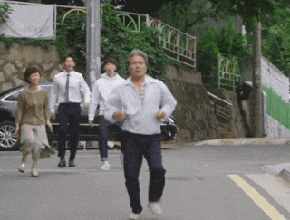 다급 하게 뛰는 출동 달려 뛰어 천호진