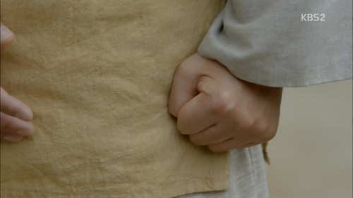 주먹 부들 움켜쥔 고사리손 분노 화남 참는 참아