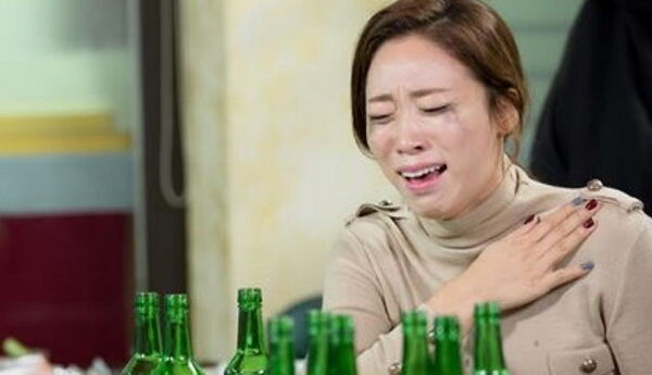 솔로 커플 술병 술 눈물 분노 남자친구 여자친구 애인 없어