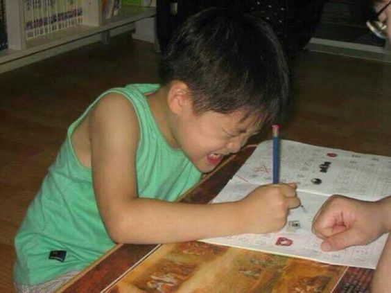 폭풍 공부 표정 아이 찡그린