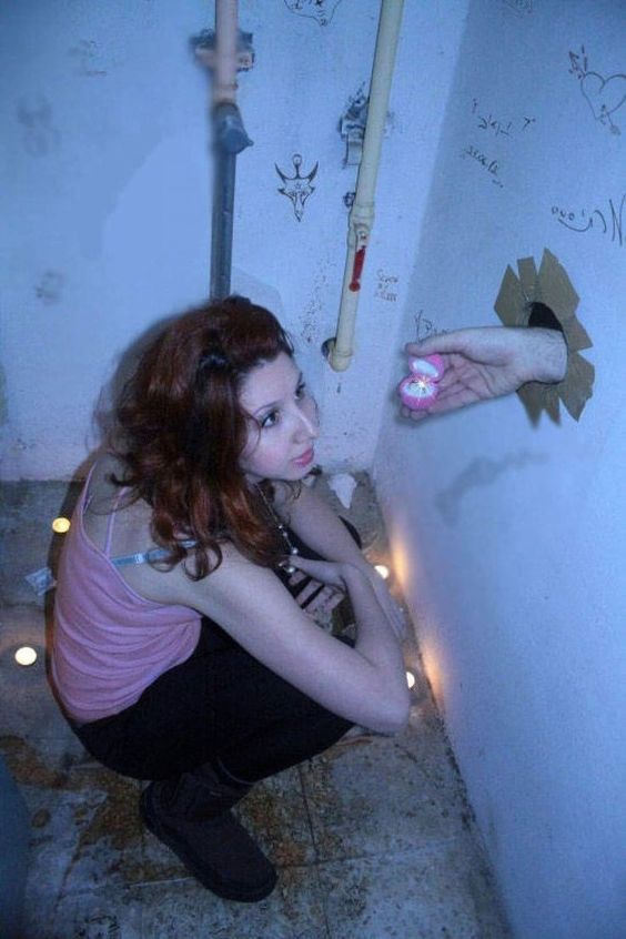 비켜봐 시켜봐 반전 니가왜 거기서 나와 여자 선물 벽 구멍