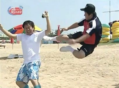 날라차기 옆차기 정형돈 정준하 무도 무한도전 해변 해상구조대