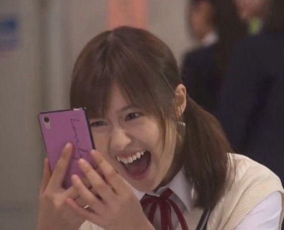 스마트폰 놀람 폭주 여고생