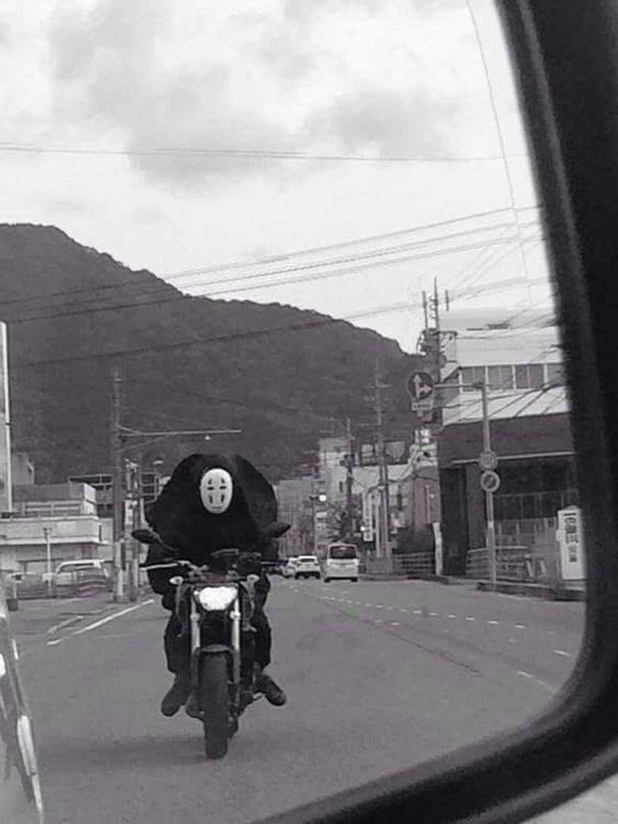 가오나시 오토바이 추격