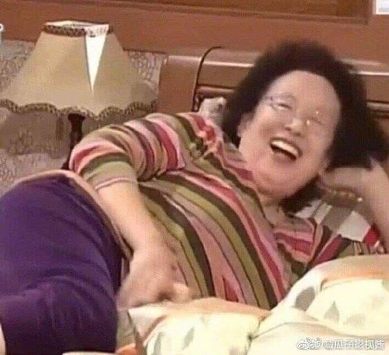 문희 나문희 여유 웃음 침대 미소 누워서 좋아