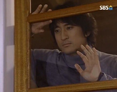 신현준 창문 바라보다 측은 지켜본다