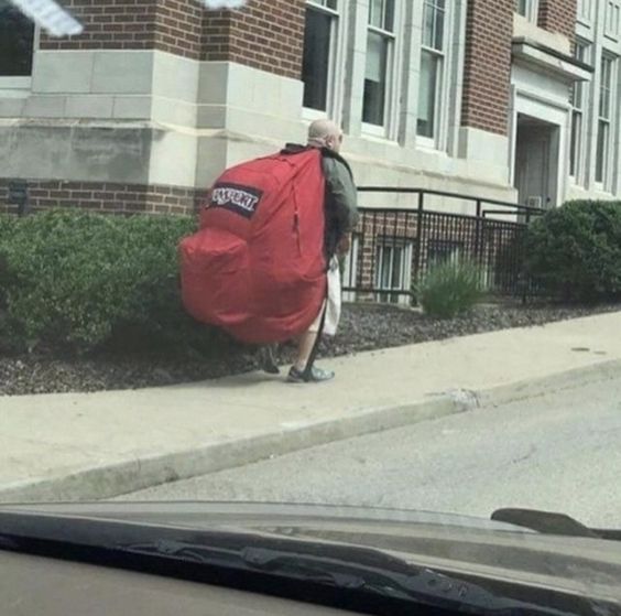 백팩 아저씨 거대한 클라스 엄청난 사이즈