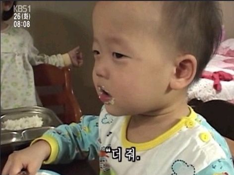 더줘 밥 아기 배고파 밥줘