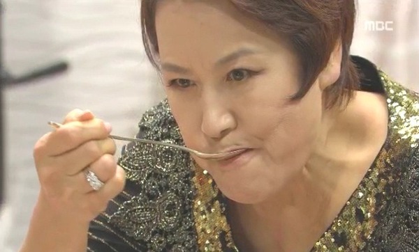 시어머니 박원숙 국이 짜다 숟가락 밥먹는 모습 독한 표독 시어미 며느리 드라마 악독 백년의유산