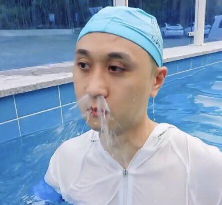수영장 콧물 콧수염 물뿜는 모습 웃긴 병맛