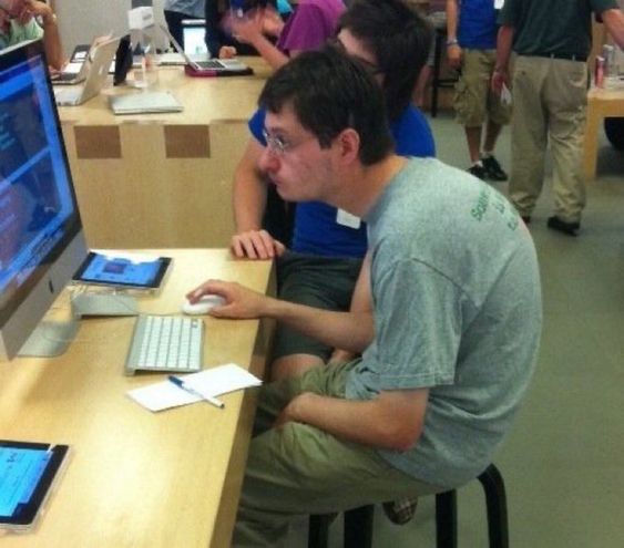 굽은등 라운드숄더 거북목 컴퓨터